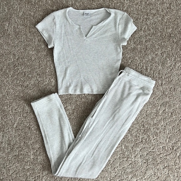 Aritzia Heather cloud white top and joggers - Picture 1 of 7